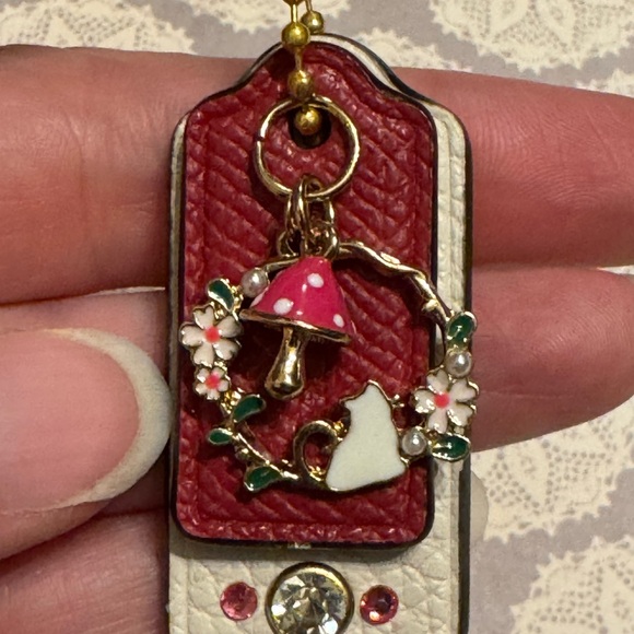 Coach Custom Hangtag Cat and Flowers - Picture 5 of 9